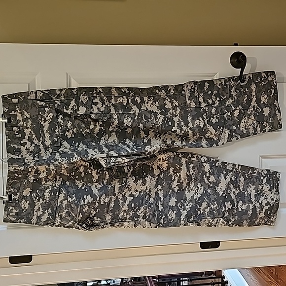 Prestige Tactical Wear Men’s Military Style Camo Cargo Pants Size 39x31.5,  NWOT - Picture 2 of 7